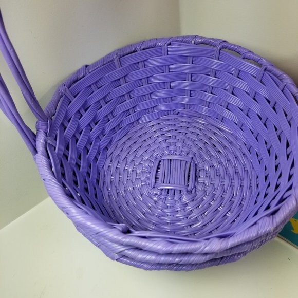 Set of 9 ester Basket's plastic and wire 6" bottom, 8 1/4" upper rim 12.5" Heigh - Picture 6 of 13